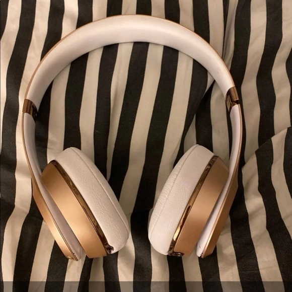 Beats by Dre - Picture 2 of 3